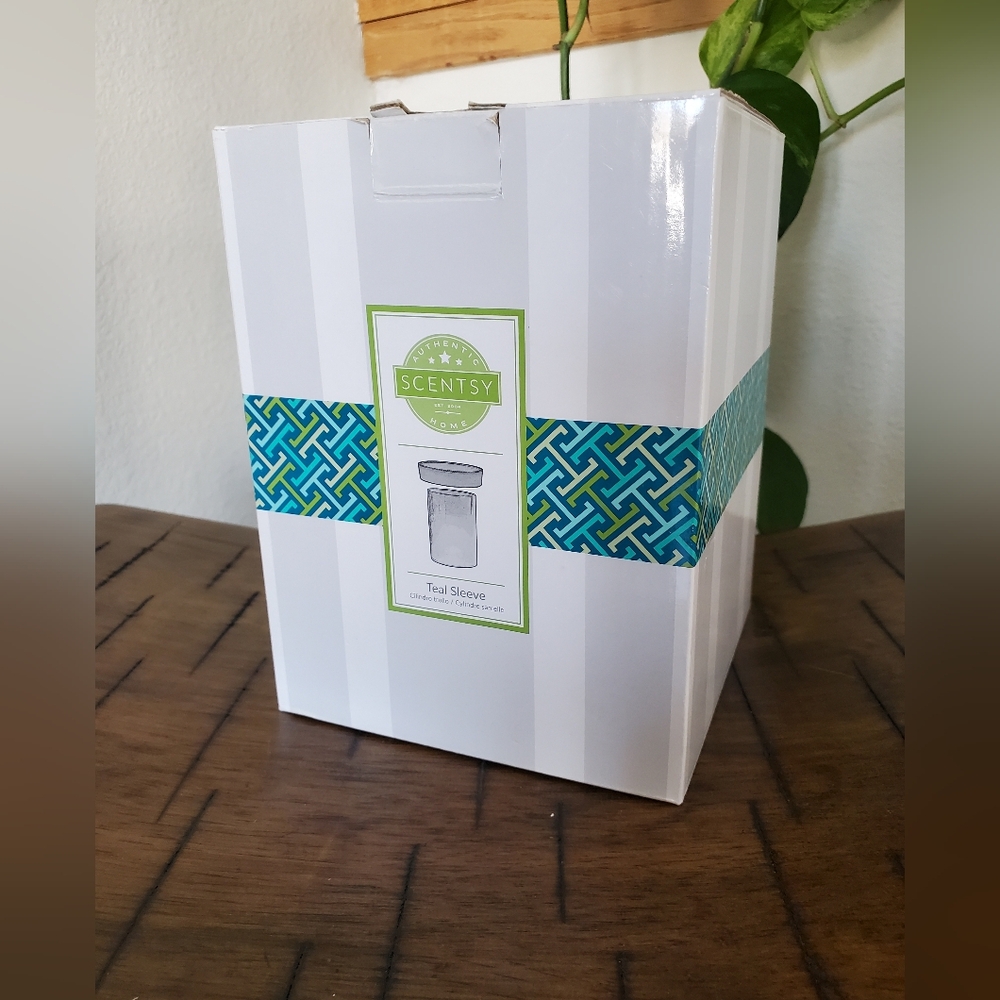 Scentsy Teal Glass 2 Piece Utensil Jewelry Vase Warmer NIB - Picture 10 of 10